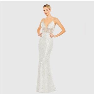 Mac Duggal White Embellished Plunge Neck Sleeveless gown size 2